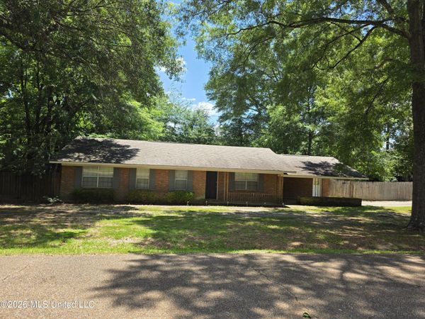502 Lakeview Avenue, McComb, MS 39648