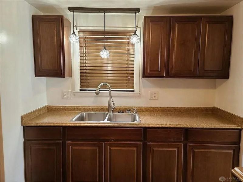 110 W Orchard Springs Drive, Dayton, OH 45415 Photo 10