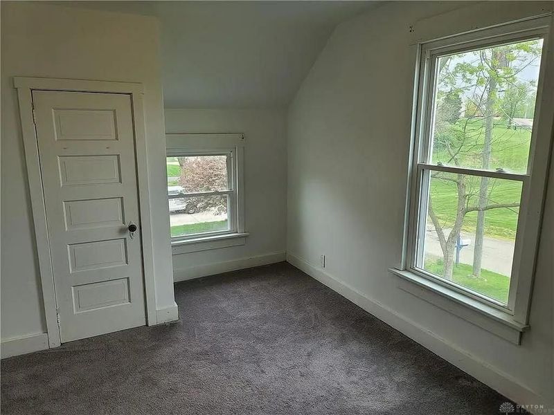 110 W Orchard Springs Drive, Dayton, OH 45415 Photo 18