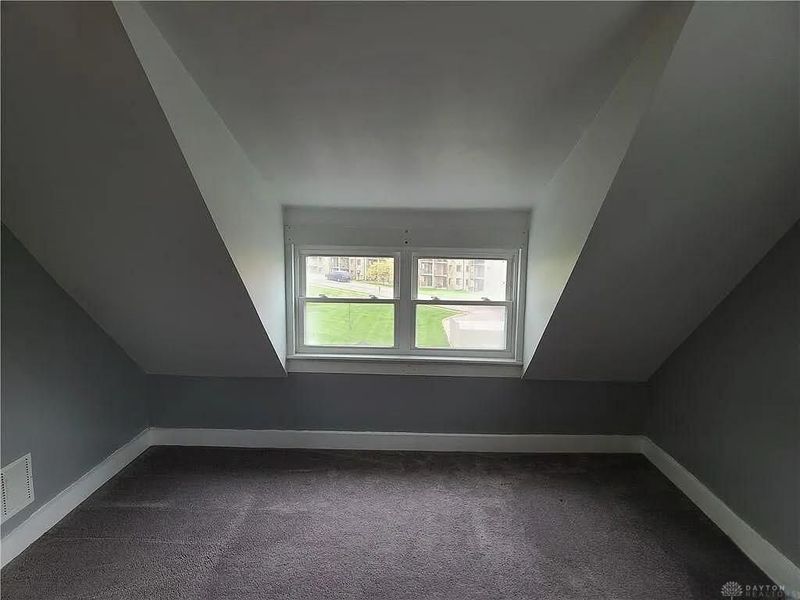110 W Orchard Springs Drive, Dayton, OH 45415 Photo 19