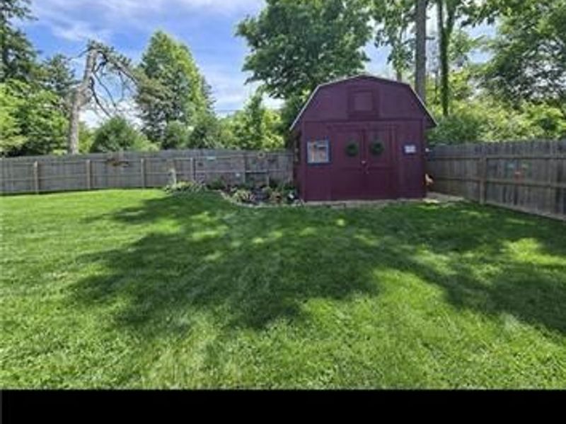 110 W Orchard Springs Drive, Dayton, OH 45415 Photo 2
