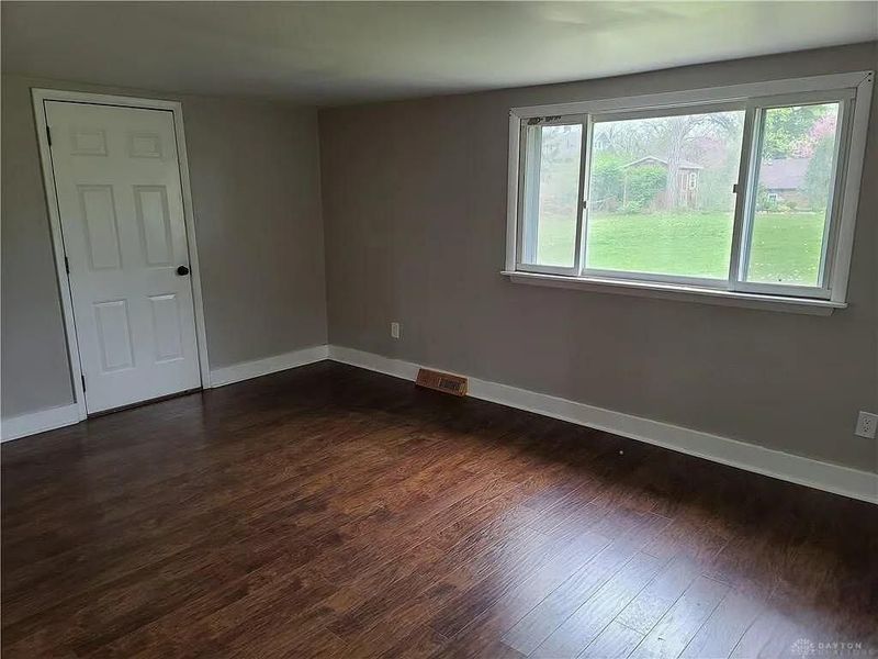 110 W Orchard Springs Drive, Dayton, OH 45415 Photo 4