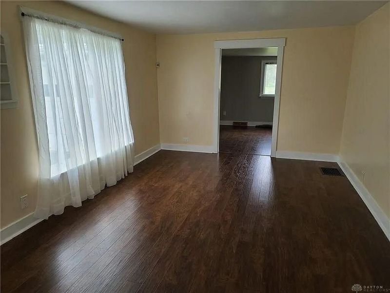 110 W Orchard Springs Drive, Dayton, OH 45415 Photo 8