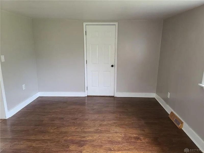 110 W Orchard Springs Drive, Dayton, OH 45415 Photo 9