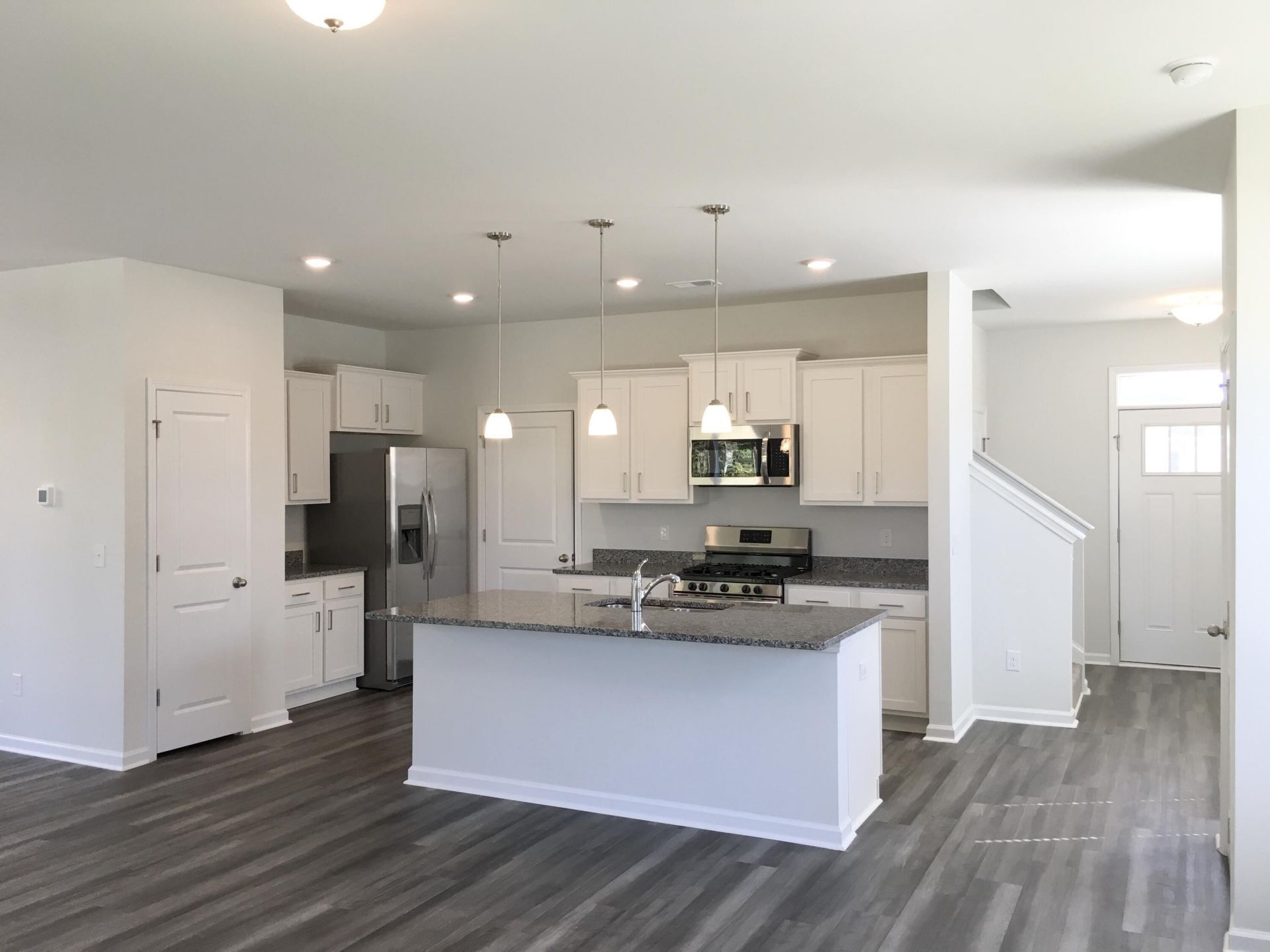 9801 Sickle Drive Photo 4