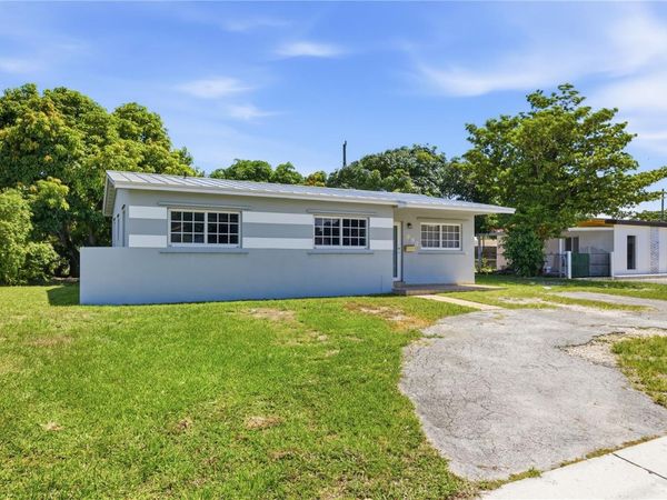 998 W 68TH STREET , HIALEAH, FL 33014