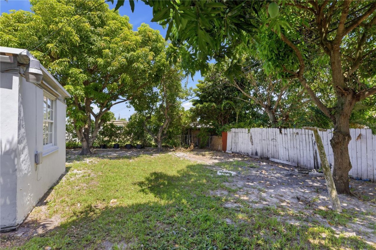 998 W 68th Street, Hialeah, FL 33014 Photo