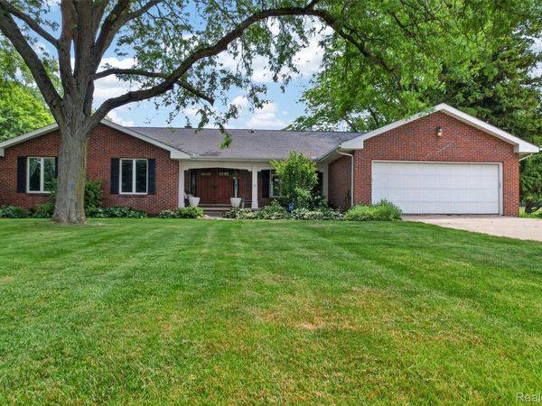 1330 Meadow Green Lane, Linden, Mi 48451