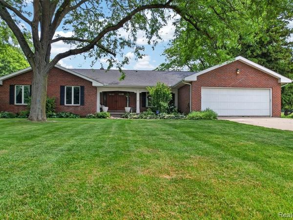 1330 Meadow Green Lane , Linden, MI 48451