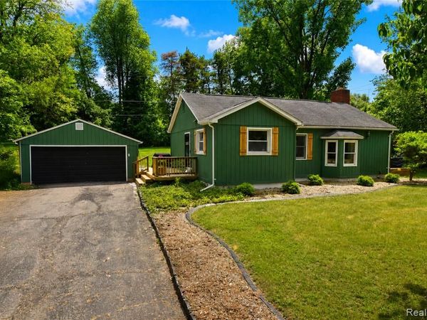 1405 Middle Road , Highland Twp, MI 48357