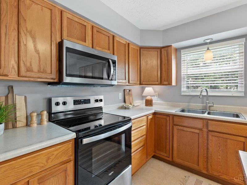 5902 Pepperridge Court, Hamilton Twp, OH 45039 Photo 13