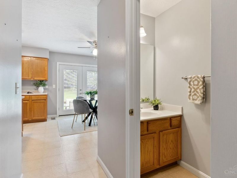 5902 Pepperridge Court, Hamilton Twp, OH 45039 Photo 14