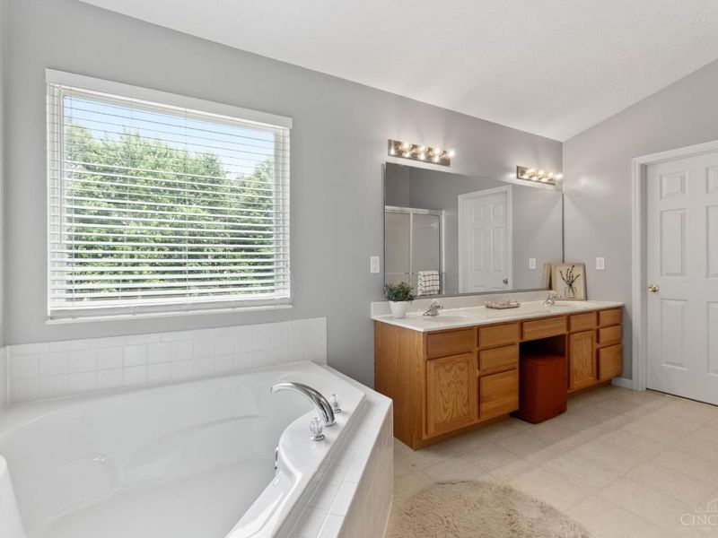 5902 Pepperridge Court, Hamilton Twp, OH 45039 Photo 18