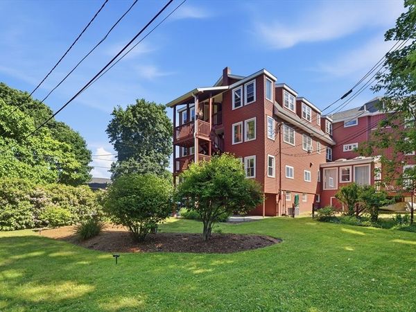 16 Middlesex St, Unit 8, Chelmsford, MA 01863