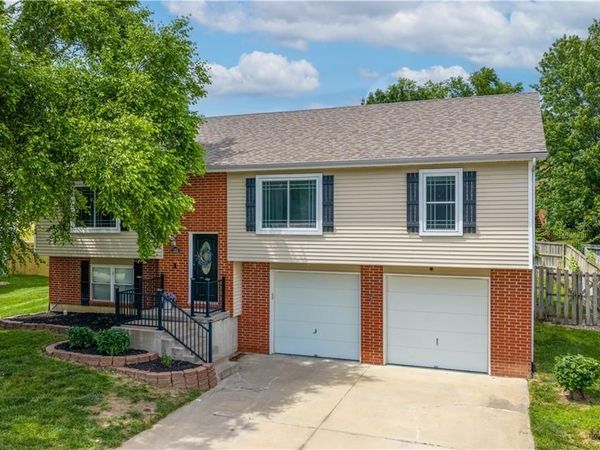 1305 Kimberly Drive, Warrensburg, MO 64093