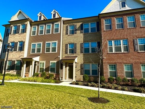 11 Gala Ct, Livingston, NJ 07039