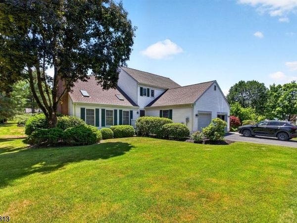 15 Hampton Ct, Bernards, NJ 07920
