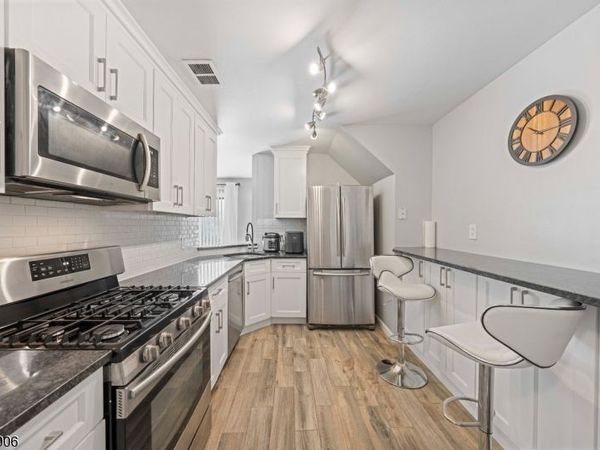 2706 Lighthouse Ln, Sayreville, NJ 08859