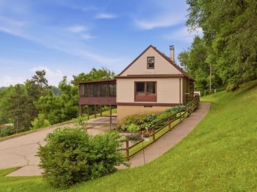 713 S 2nd Street, La Crescent, MN 55947