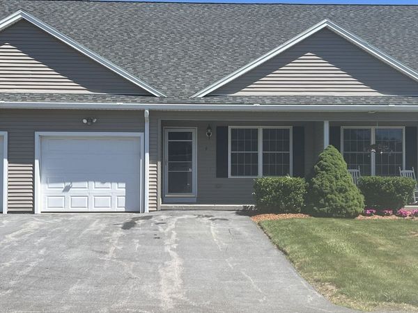 9 Daniel Dr, Oxford, MA 01537