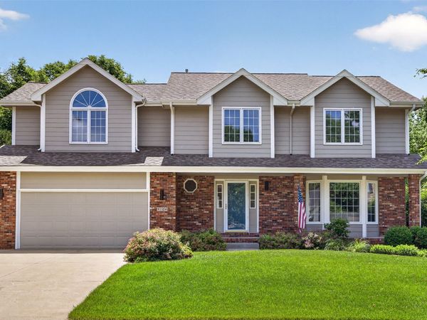 9104 Tanglewood Drive, Urbandale, IA 50322