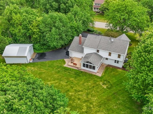 9901 Fox Bluff Lane , Spring Grove, IL 60081