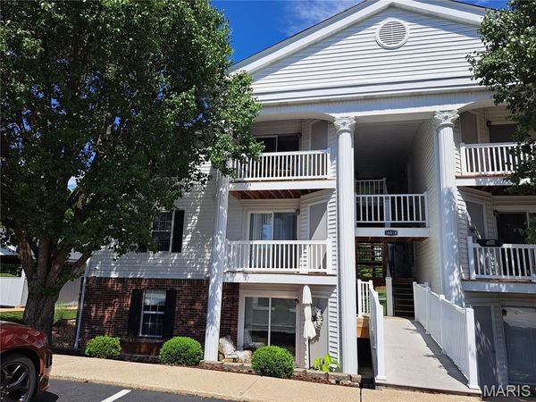 16518 Victoria Crossing Drive, Unit J, Wildwood, MO 63040