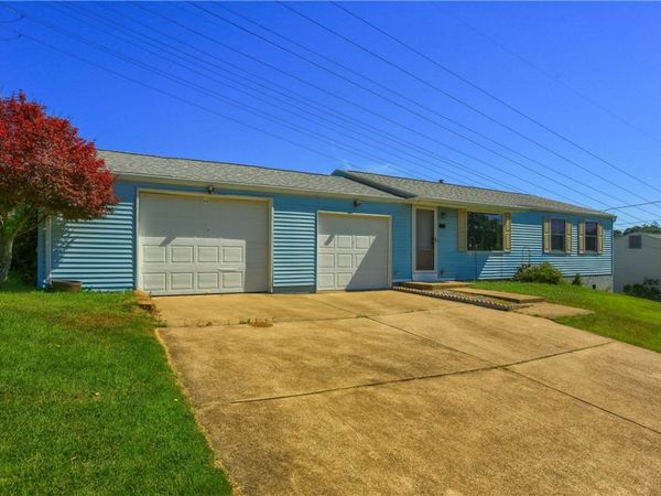 1401 Balsam Dr, Allison Park, PA 15101