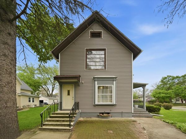 1003 Saint John Street , Elgin, IL 60120