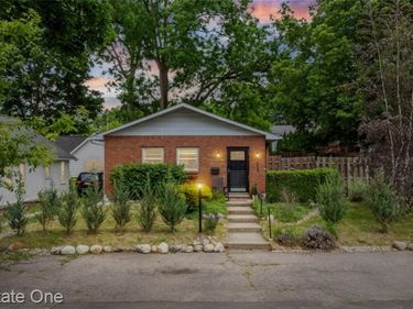 225 1st Street, Fenton, Mi 48430