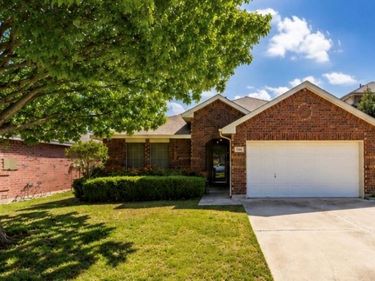 705 Chalk Knoll Road, Fort Worth, TX 76108