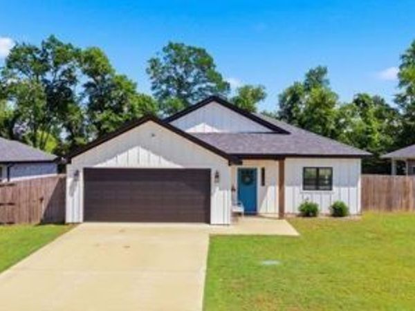 17018 Crossing Circle , Lindale, TX 75771