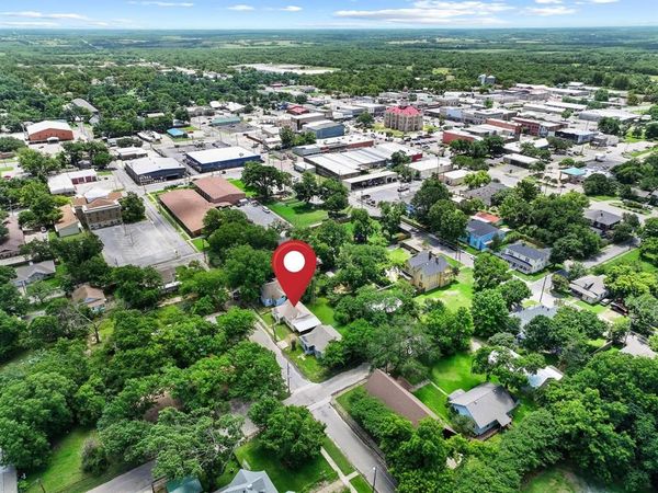 217 W 7th Street , Bonham, TX 75418