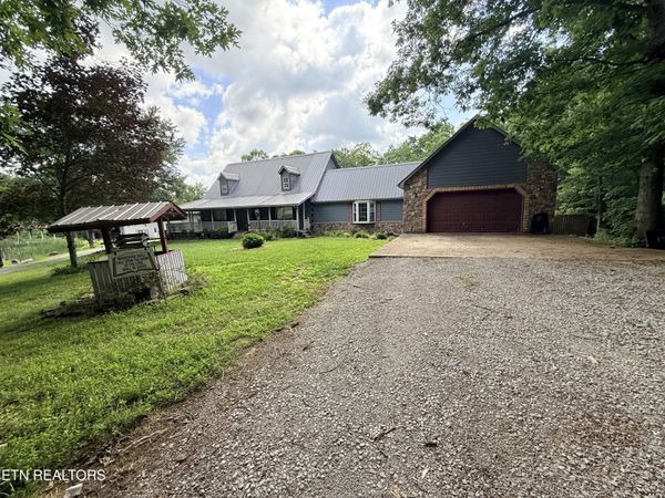 1036 Dye Rd, Clarkrange, TN 38553