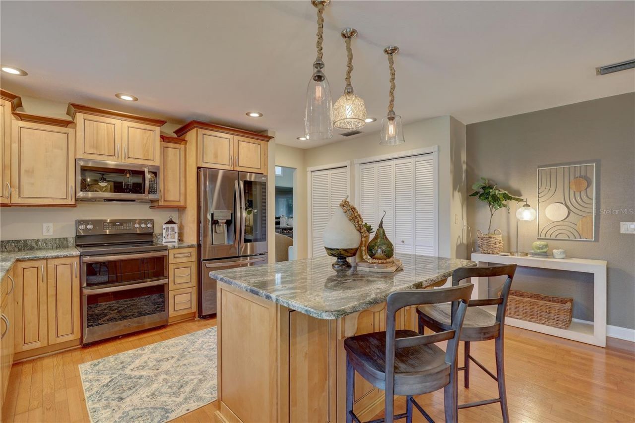 7600 Drew Oak Drive , Seminole, FL 33772 Photo