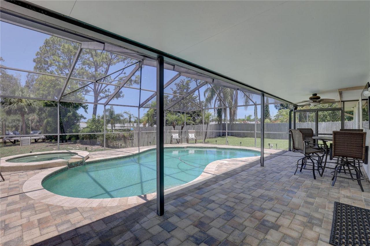 7600 Drew Oak Drive , Seminole, FL 33772 Photo