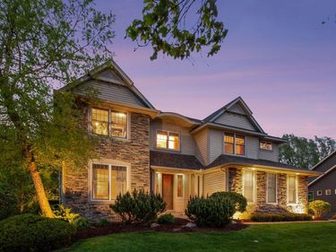 1800 Carriage Drive , Victoria, MN 55386