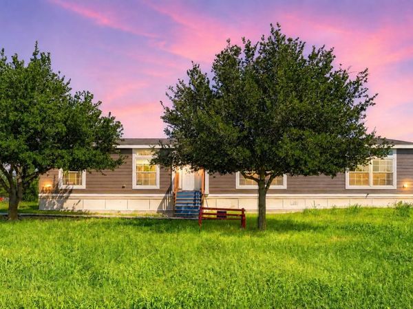 401 Graef RD , Kyle, TX 78640