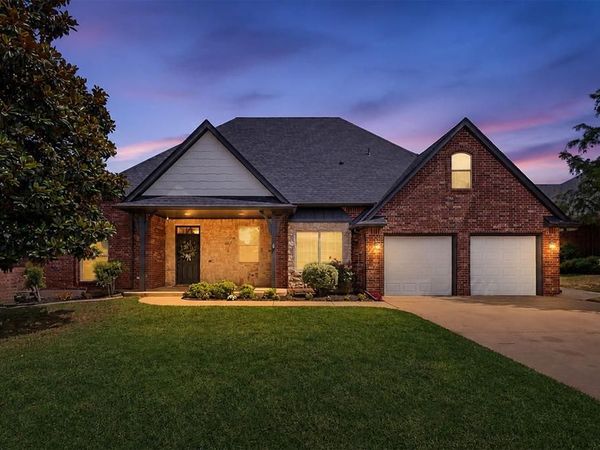 305 E Richmond Terrace, Mustang, OK 73064