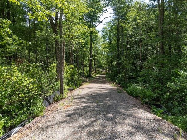 31 Parsonage Rd, Plympton, MA 02367