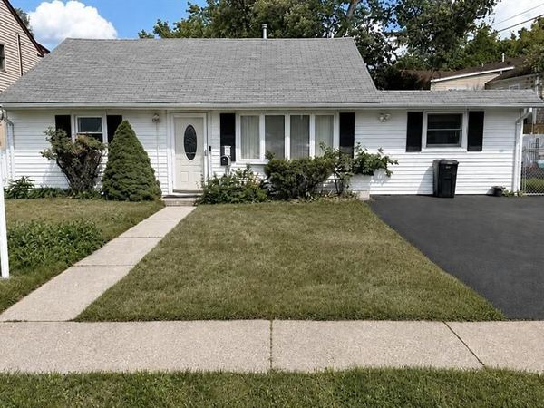 70 Hahn Avenue, ROCHELLE PARK, NJ 07662