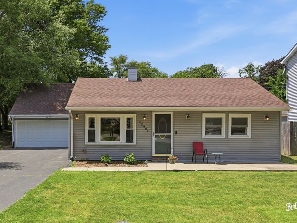 32988 N Meadow Road , Grayslake, IL 60030