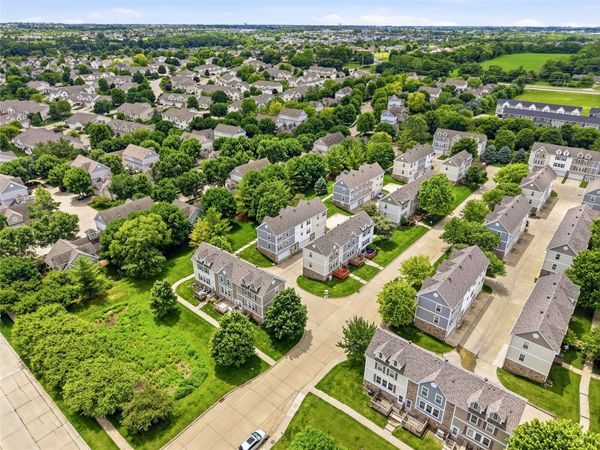 15208 Greenbelt Drive, Urbandale, IA 50323