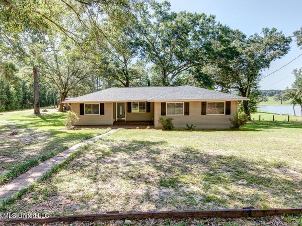152 Mccastile Road, Carriere, MS 39426