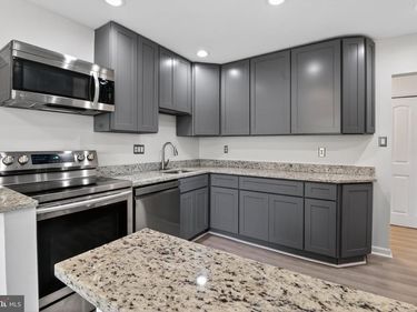 9702 KINGSBRIDGE DRIVE, Unit 302, FAIRFAX, VA 22031