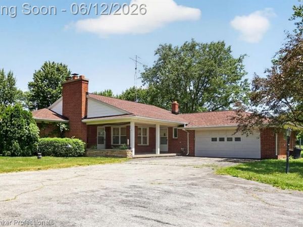 8245 Fenton Road , Grand Blanc Twp, MI 48439