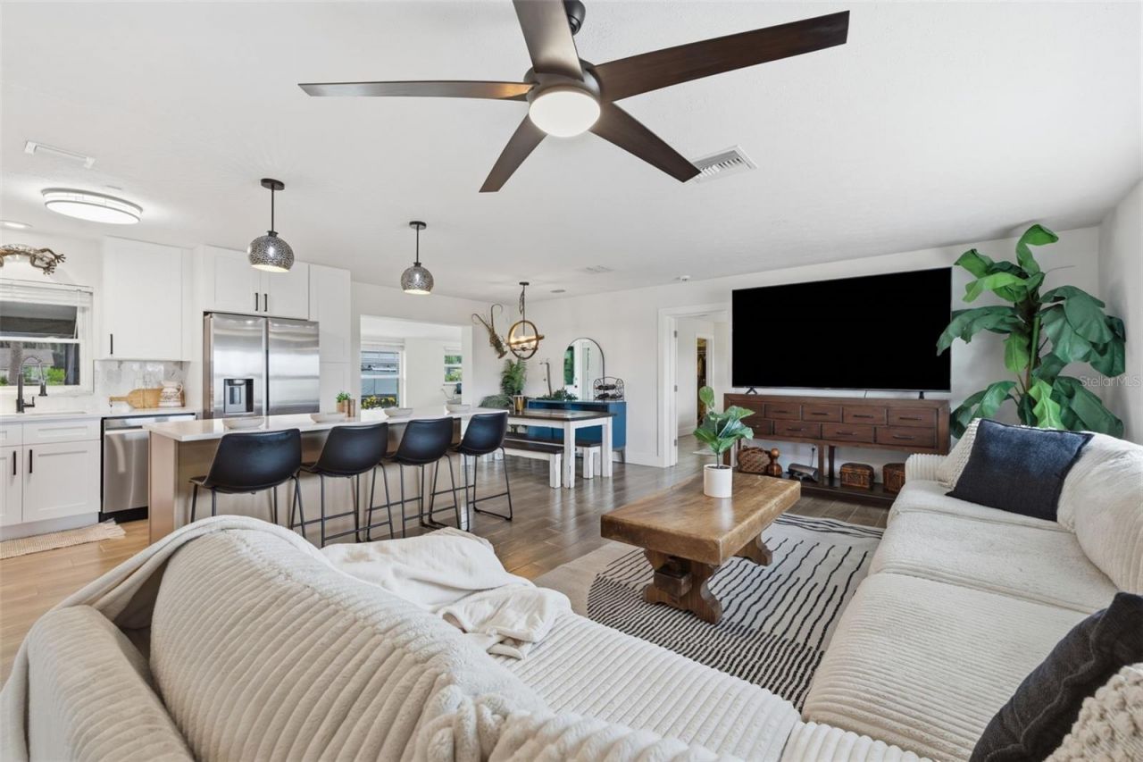 9910 Peninsular Drive, Gibsonton, FL 33534 Photo