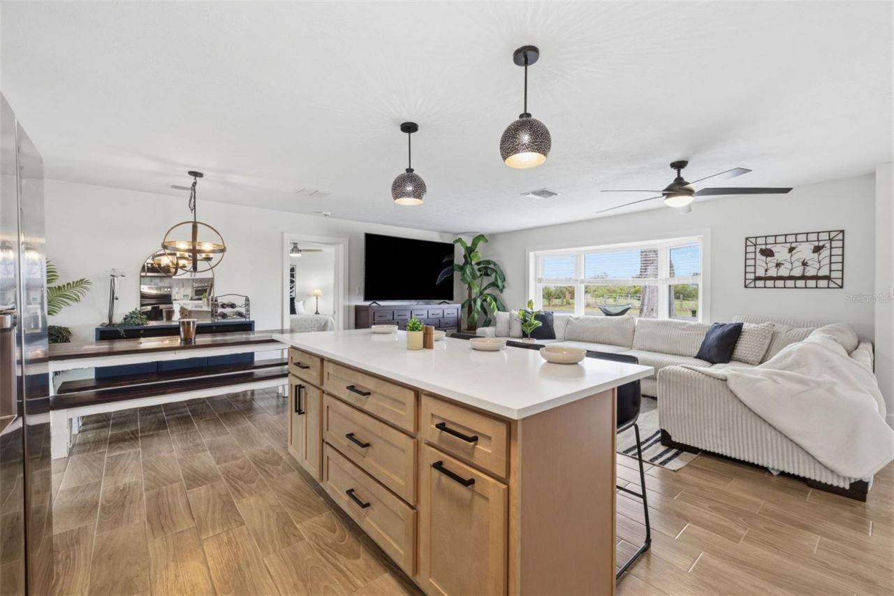 9910 Peninsular Drive, Gibsonton, FL 33534 Photo