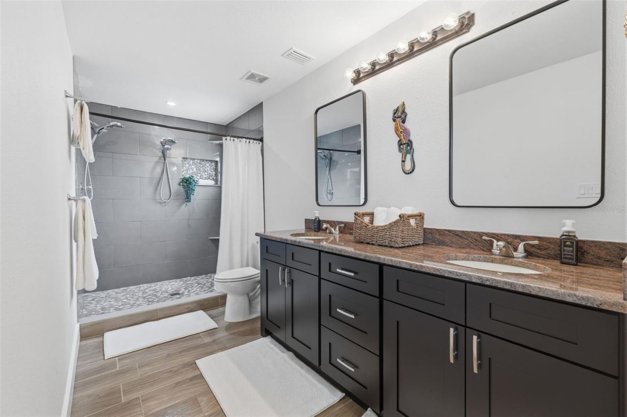 9910 Peninsular Drive, Gibsonton, FL 33534 Photo