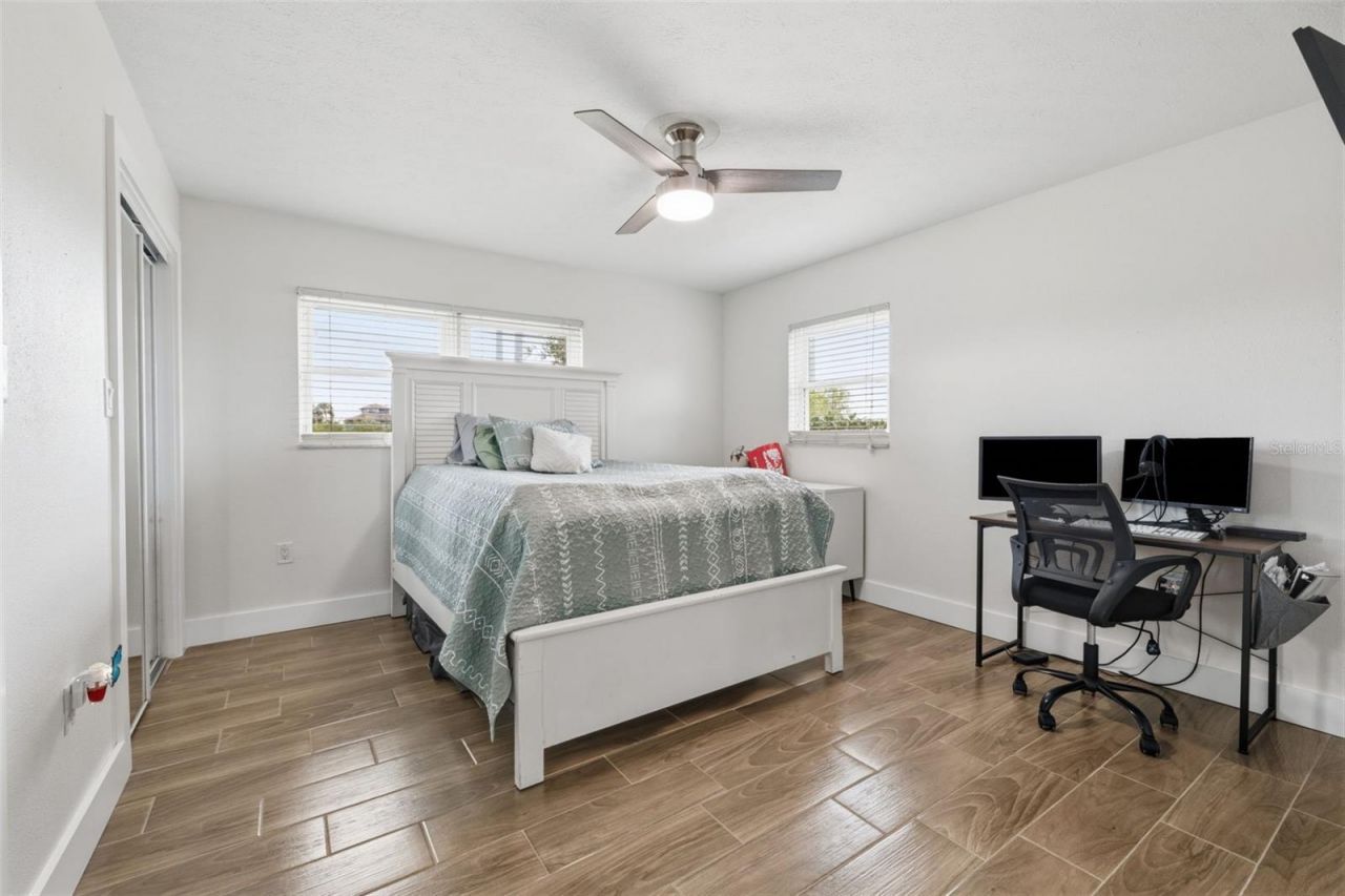 9910 Peninsular Drive, Gibsonton, FL 33534 Photo
